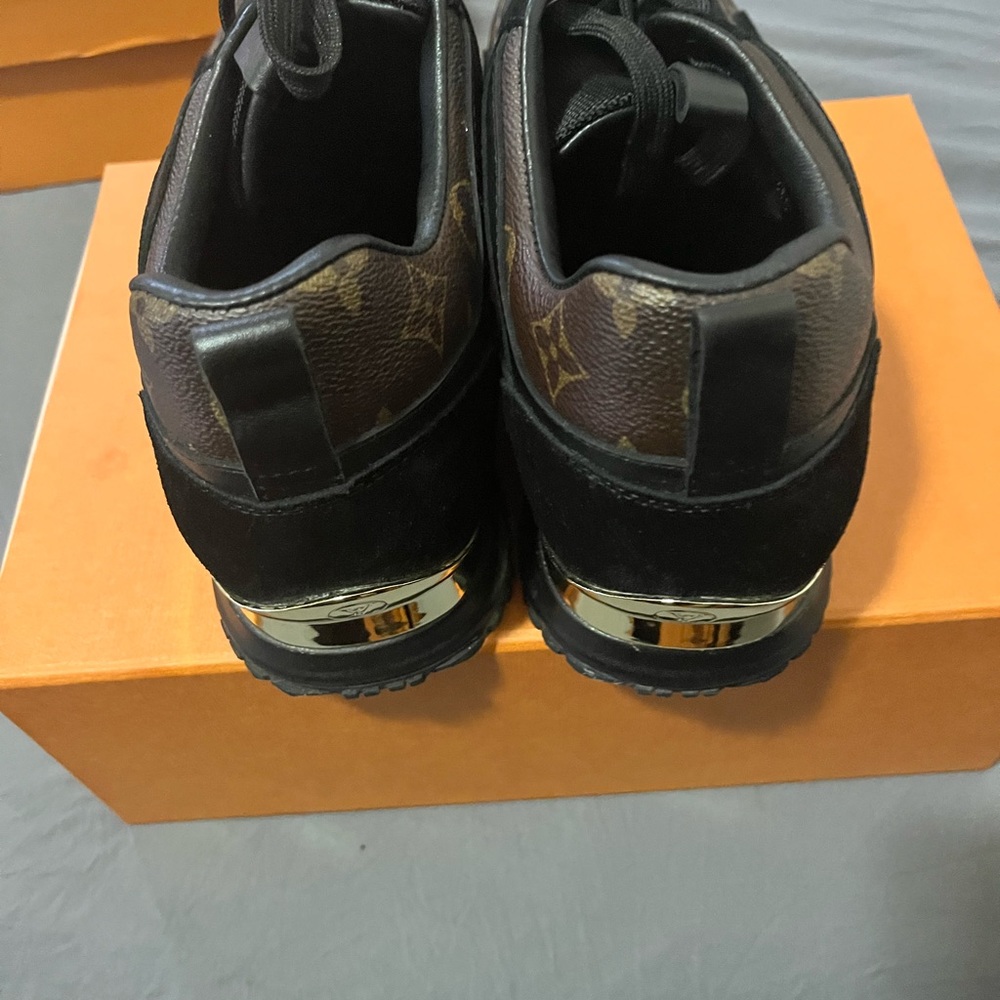 LV sneakers - Picture 5 of 9
